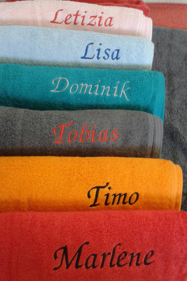 Produktansicht: Duschtuch mit Namen bestickt Produktansicht: Duschtuch mit Namen bestickt